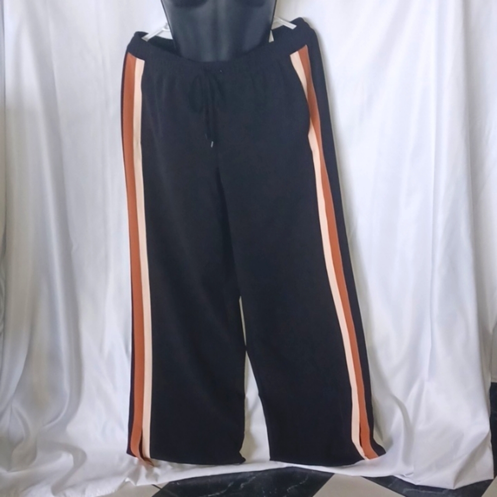 Nine West Wide leg trousers. Black w/brown & cream stripe, size L, pockets